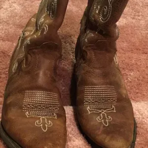 - Vintage Justin Cowboy Boots