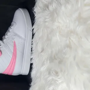 #11 Fila Women's White and Pink Sneakers
