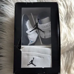 2018 Nike Jordan 11 Retro Gift PackCONCORD Sz 2C