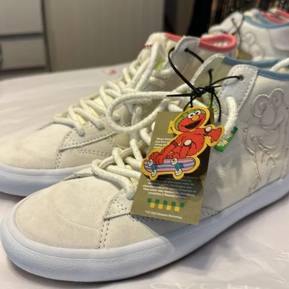 #48❤️ BNWT VANS X SESAME STREET THE LIZZIE SHOES