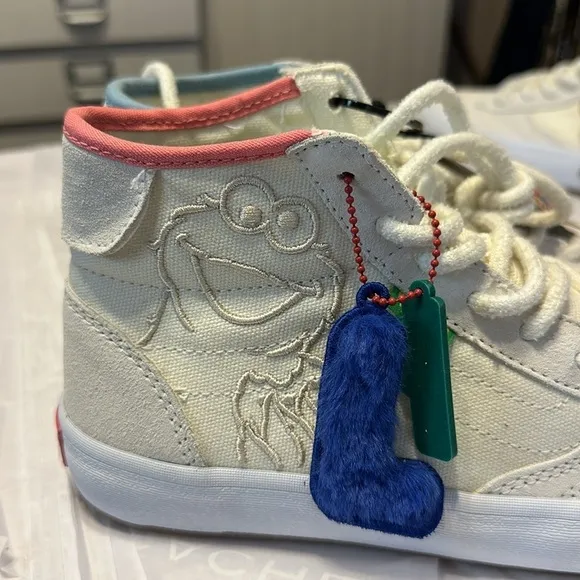 #48❤️ BNWT VANS X SESAME STREET THE LIZZIE SHOES