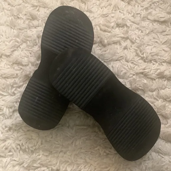 90s Grey Shearling Heart Platform Clogs