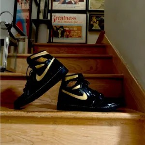 $99. LA only! Nike Air Jordan 1 Retro High OG &quot;Black Metallic Gold&quot;, Men 10.5US
