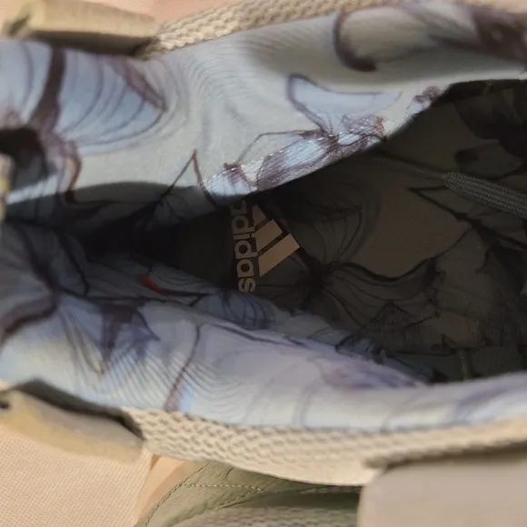 Addidas Zone Boost Pusha T King Mens Sneaker Sz 19
