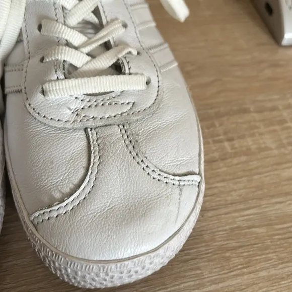 Adidas Gazelle Leather Lace Up Minimalist Sneakers in Cloud White - Size 5.5