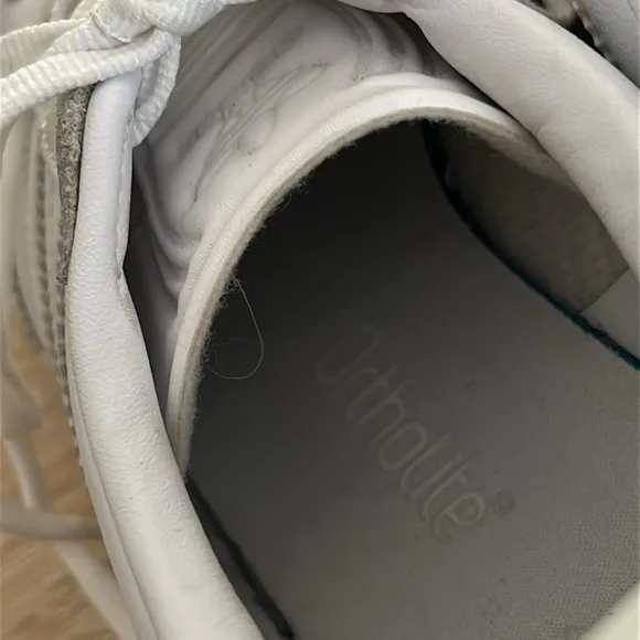 Adidas Gazelle Leather Lace Up Minimalist Sneakers in Cloud White - Size 5.5