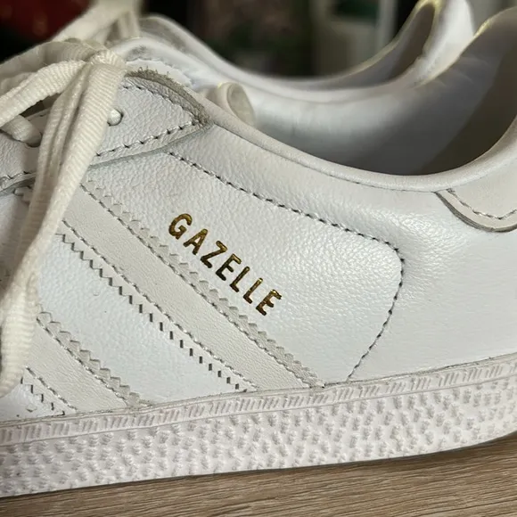 Adidas Gazelle Leather Lace Up Minimalist Sneakers in Cloud White - Size 5.5