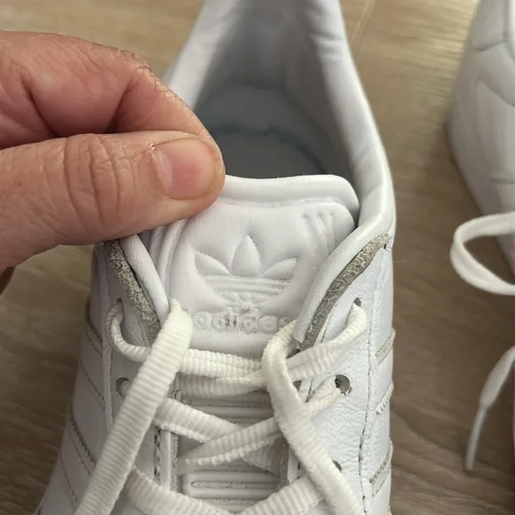Adidas Gazelle Leather Lace Up Minimalist Sneakers in Cloud White - Size 5.5