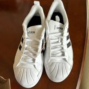 Adidas girls street check tennis shoes white core black size 5 brand new