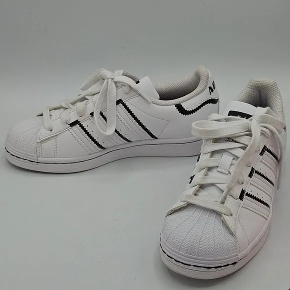 Adidas Originals Superstar thin stripe  sneakers size 4