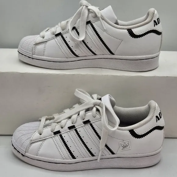 Adidas Originals Superstar thin stripe  sneakers size 4