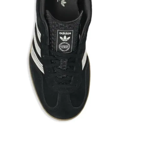 Adidas women’s 7 1/2 Black and White Sneakers