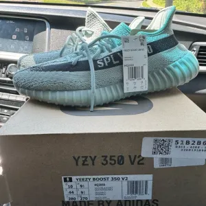 adidas YEEZY Boost 350 V2 Salt - size 10 - BRAND NEW