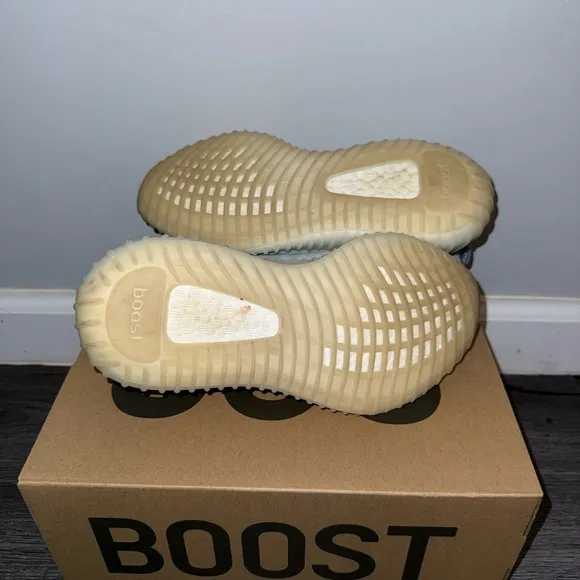 Adidas Yeezy Boost 350 V2 size 5 - Blue (accepting best offer)
