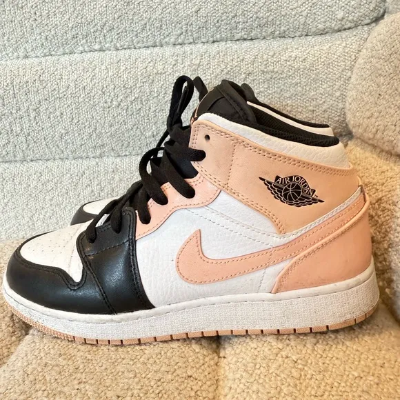Air Jordan 1 Black &amp; Peach Sneakers