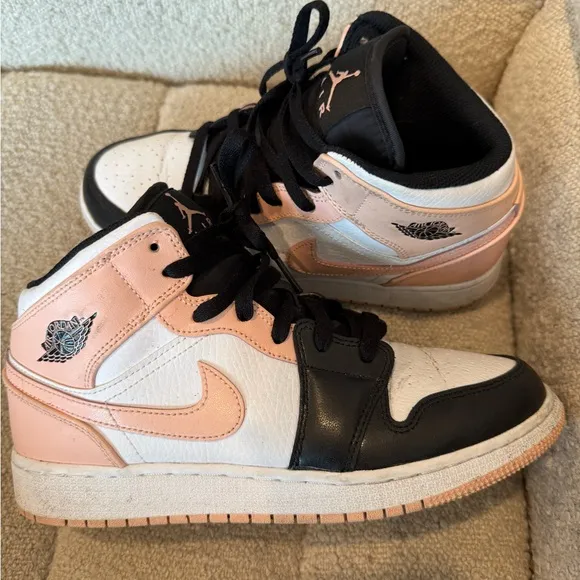 Air Jordan 1 Black &amp; Peach Sneakers