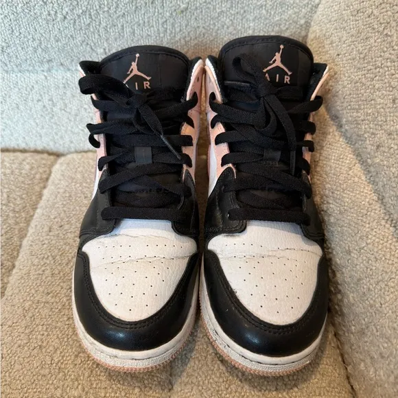 Air Jordan 1 Black &amp; Peach Sneakers