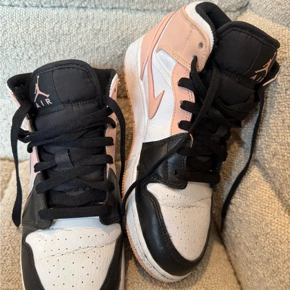 Air Jordan 1 Black &amp; Peach Sneakers