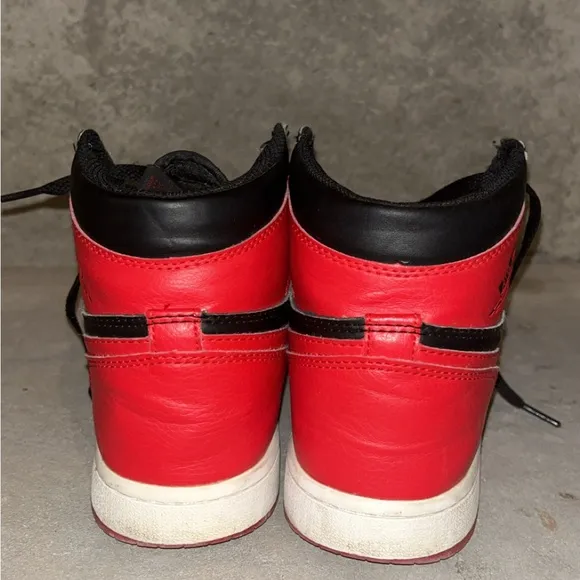 Air Jordan 1 Retro High OG'Banned' 2016