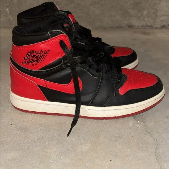 Air Jordan 1 Retro High OG'Banned' 2016