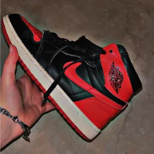 Air Jordan 1 Retro High OG'Banned' 2016
