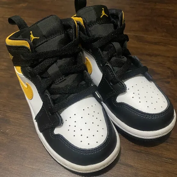 Air Jordan 1 Retro Mid Pollen Yellow size 8c toddler shoes