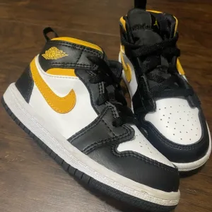 Air Jordan 1 Retro Mid Pollen Yellow size 8c toddler shoes