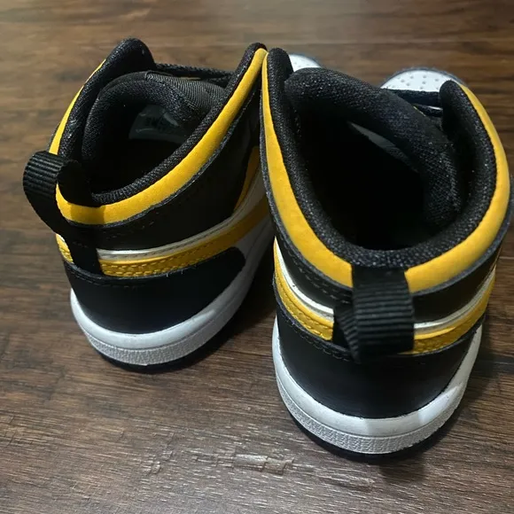 Air Jordan 1 Retro Mid Pollen Yellow size 8c toddler shoes