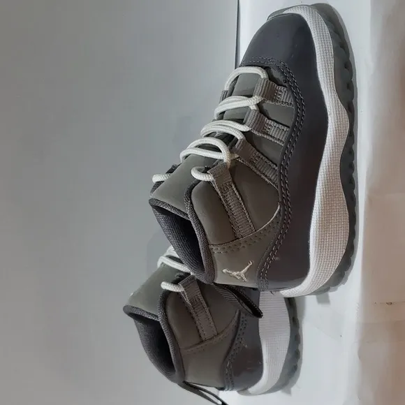 Air Jordan 11 retro “cool grey” size 4c Nike 378040-005 Basketball Shoe 2021 EUC
