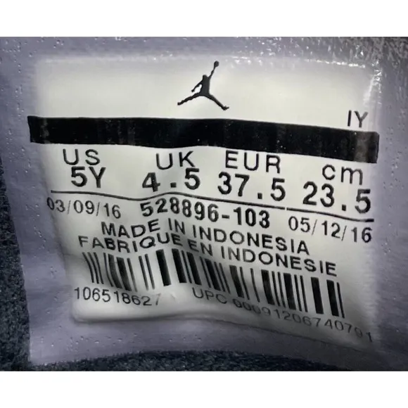 Air Jordan 11 Retro Low Gold White Nike Shoes Boys 5Y Light Use Fast Shipping