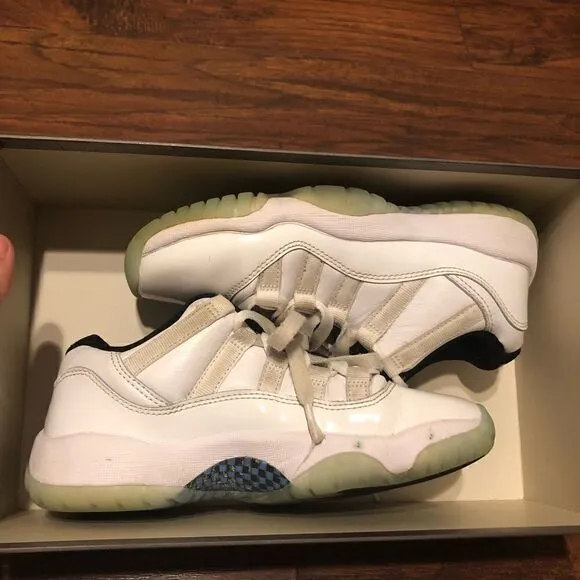 AIR JORDAN 11 retro low legend blue size 5 women = 3.5Y