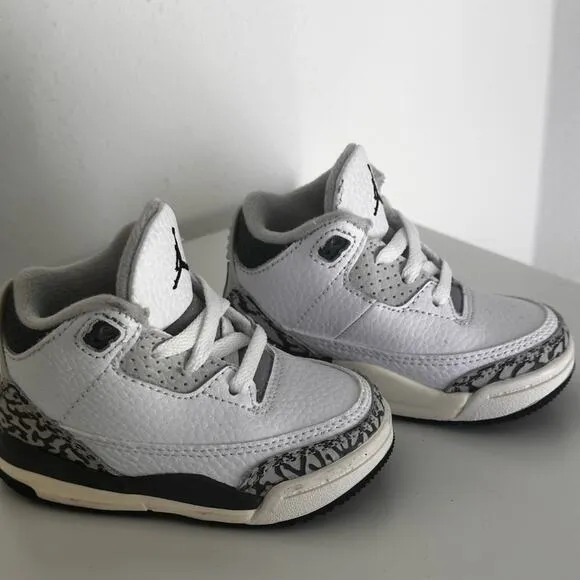AIR JORDAN 3 RETRO HIDE N’ SNEAKINFANT/TODDLER LIFESTYLE SHOES