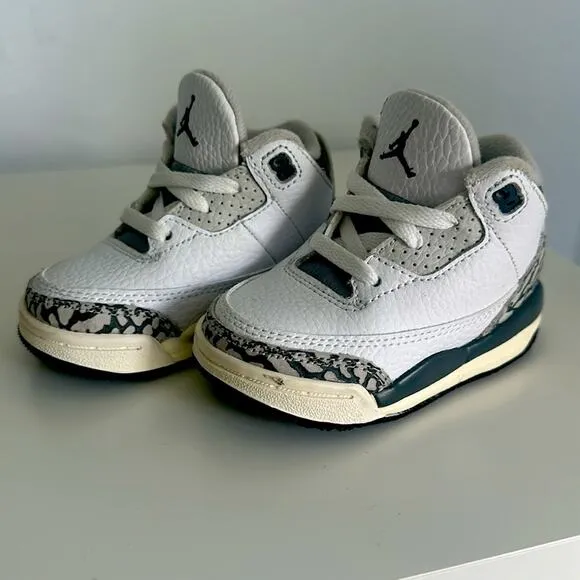 AIR JORDAN 3 RETRO HIDE N’ SNEAKINFANT/TODDLER LIFESTYLE SHOES