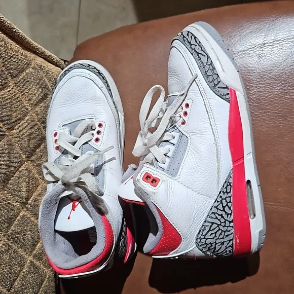 Air Jordan 3 Retro White/Fire Red Lace Up Sneakers Shoes Multicolor