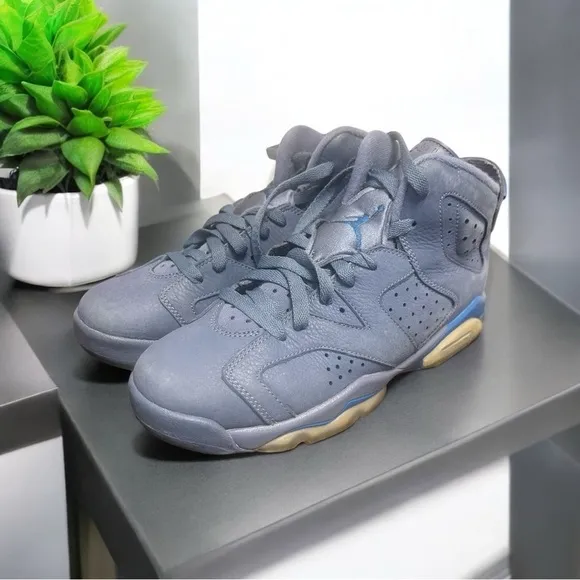 Air Jordan 6 Retro (GS) Size 6Y/ 7 1/2 Woman’s GUC