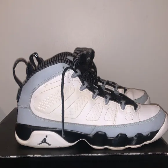 Air Jordan 9 Retro BG size 4y