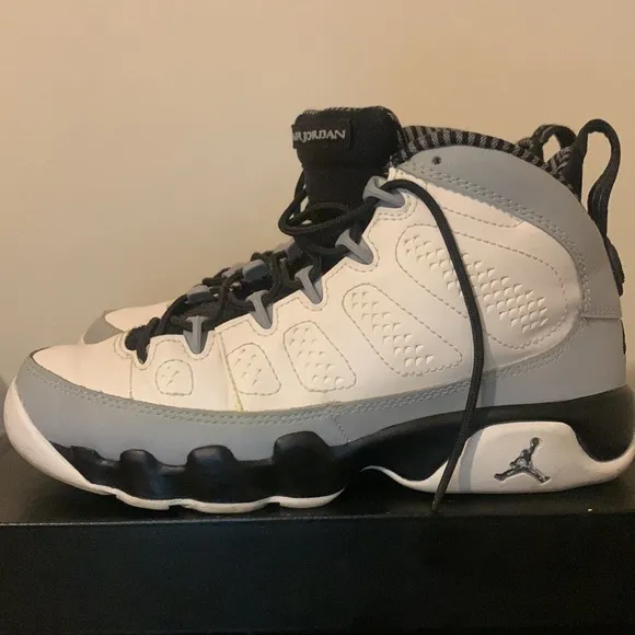 Air Jordan 9 Retro BG size 4y