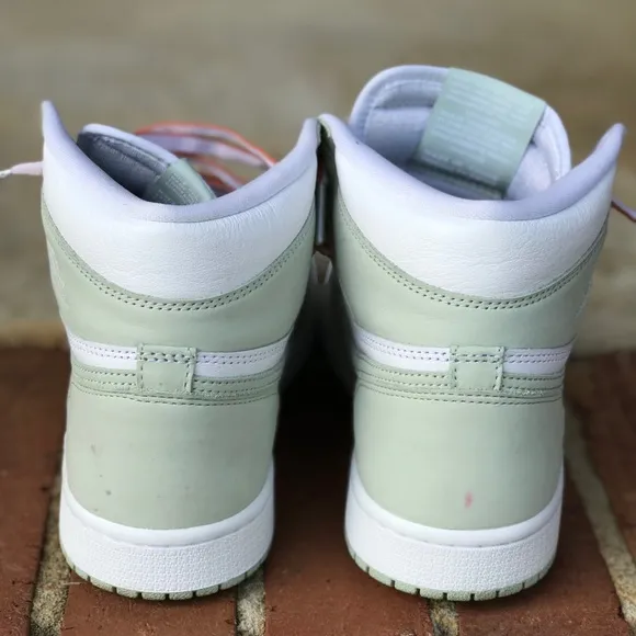 Air Jordan Retro 1 Seafoam Size 8W / 6.5Y