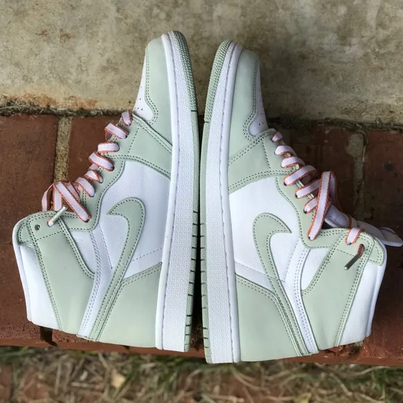 Air Jordan Retro 1 Seafoam Size 8W / 6.5Y
