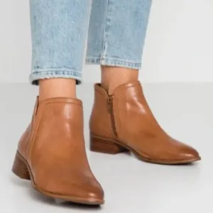 ALDO‎ Kaicien Tan Leather Boots Ankle Booties in Medium Brown Womens Size 8.5