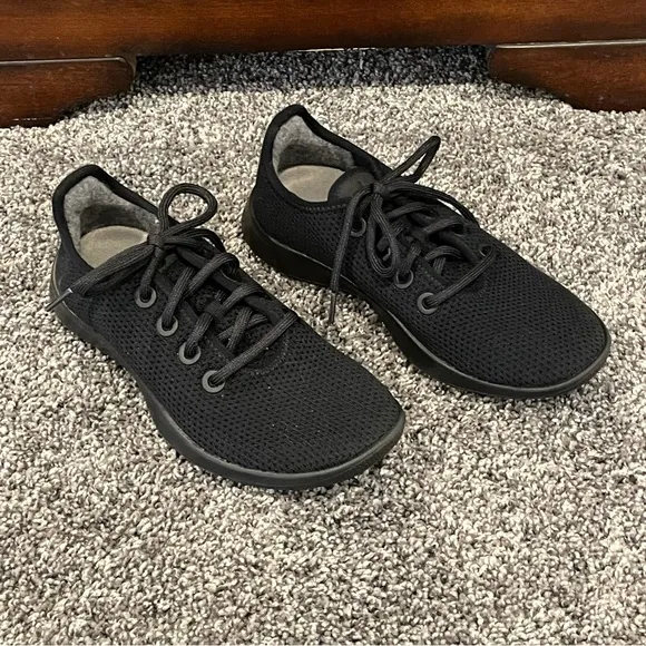 Allbirds Tree Runners All Black Sneakers Size W7 NWOB