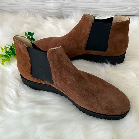 Amalfi by Rangoni “Enrico” Chelsea Boot