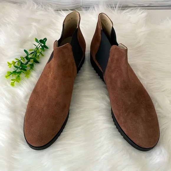 Amalfi by Rangoni “Enrico” Chelsea Boot