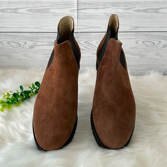 Amalfi by Rangoni “Enrico” Chelsea Boot