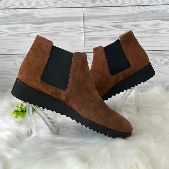 Amalfi by Rangoni “Enrico” Chelsea Boot