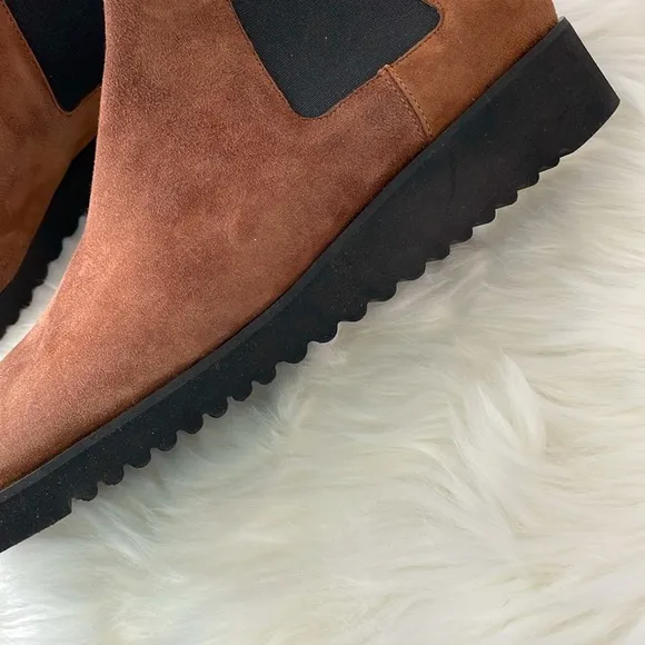 Amalfi by Rangoni “Enrico” Chelsea Boot