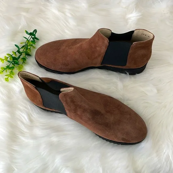 Amalfi by Rangoni “Enrico” Chelsea Boot