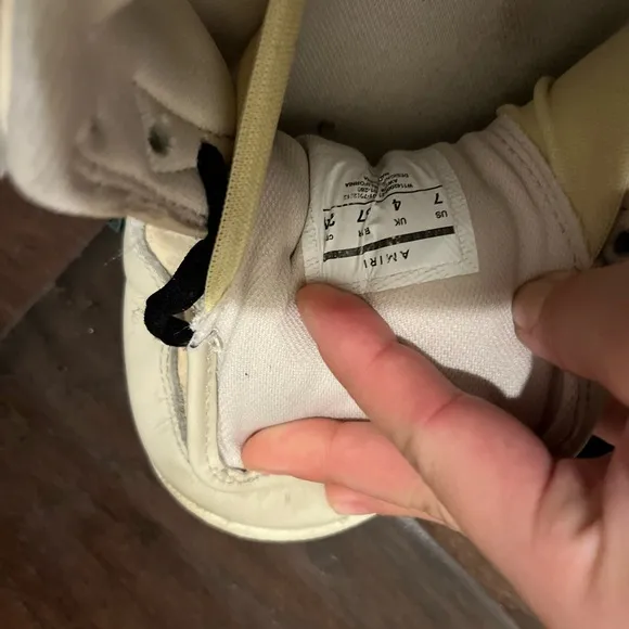 Amiri Women’s  Cream and Black Sneakers