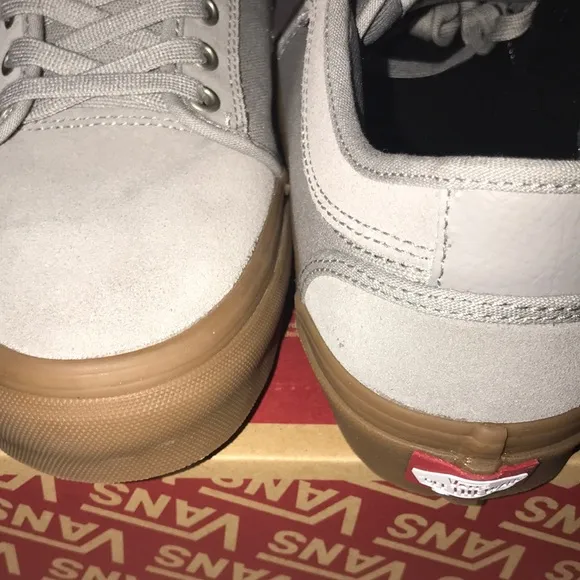 &gt;Ⓜ️CHUKKA LOW TOP LACE UP CANVAS/SUEDE (LIGHT GRAY) DRIZZLE/GUM👟 BRAND NEW VANS