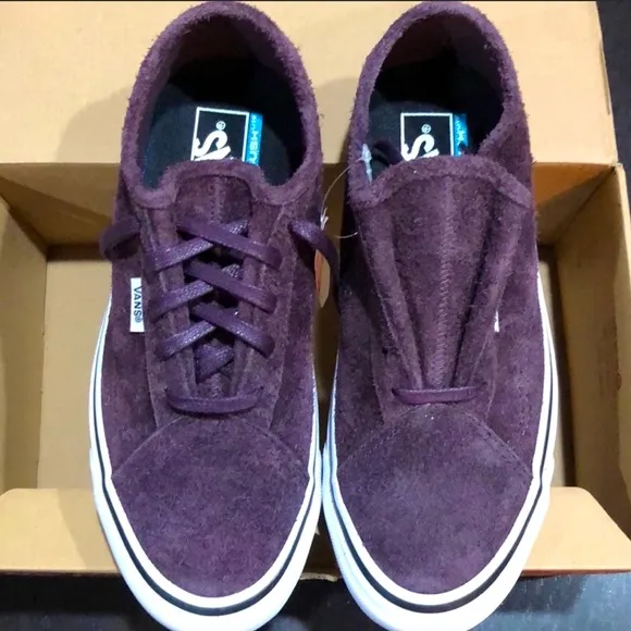 &gt;👩DIAMO NI HAIRY SUEDE UNIQUE STYLE RAISIN COLOR TRUE WHITE LACE UP BRAND NEW